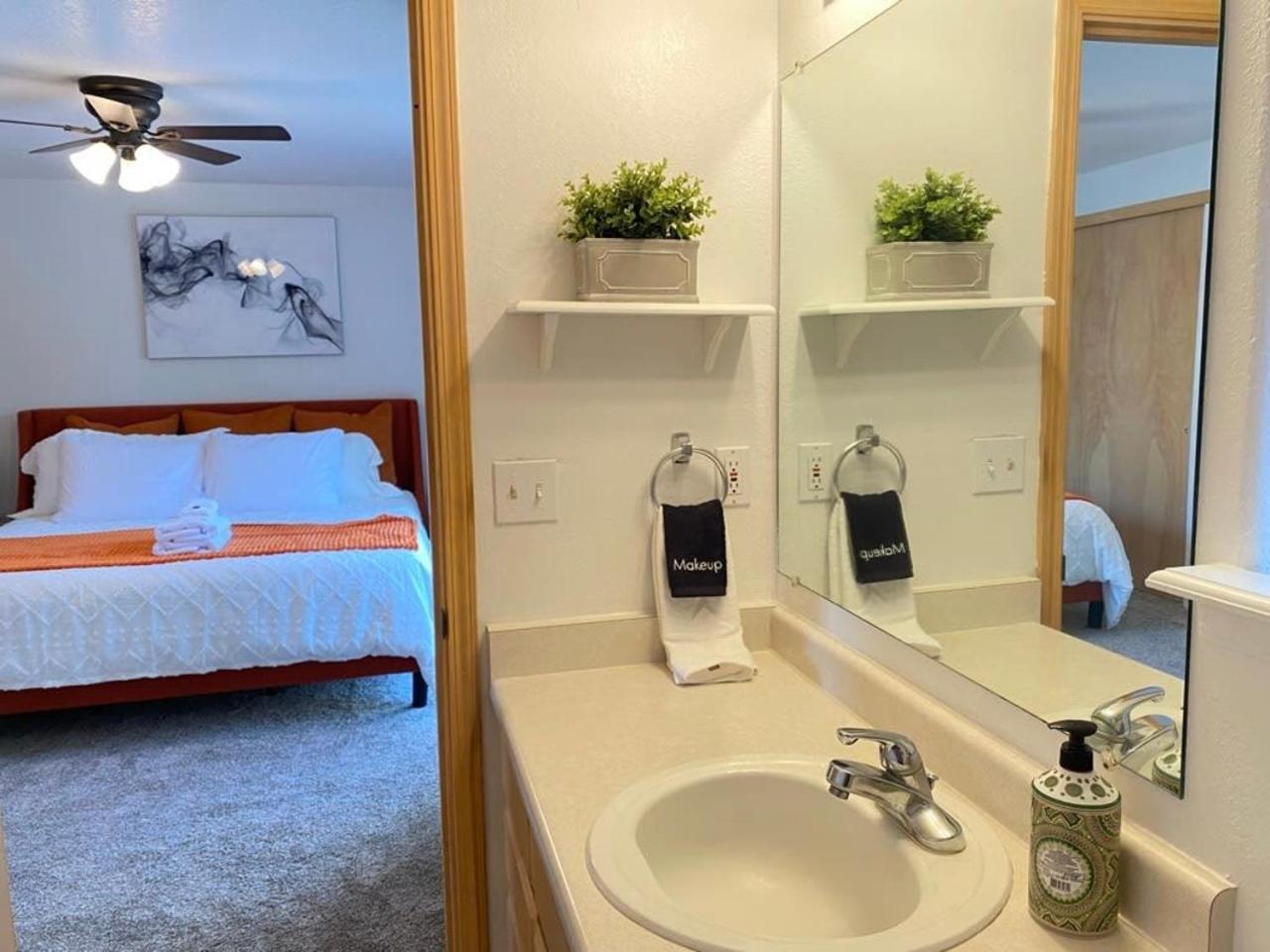 Hot Tub! King Bed-Firepitt-Near Airport& Freeway Villa Medford Luaran gambar