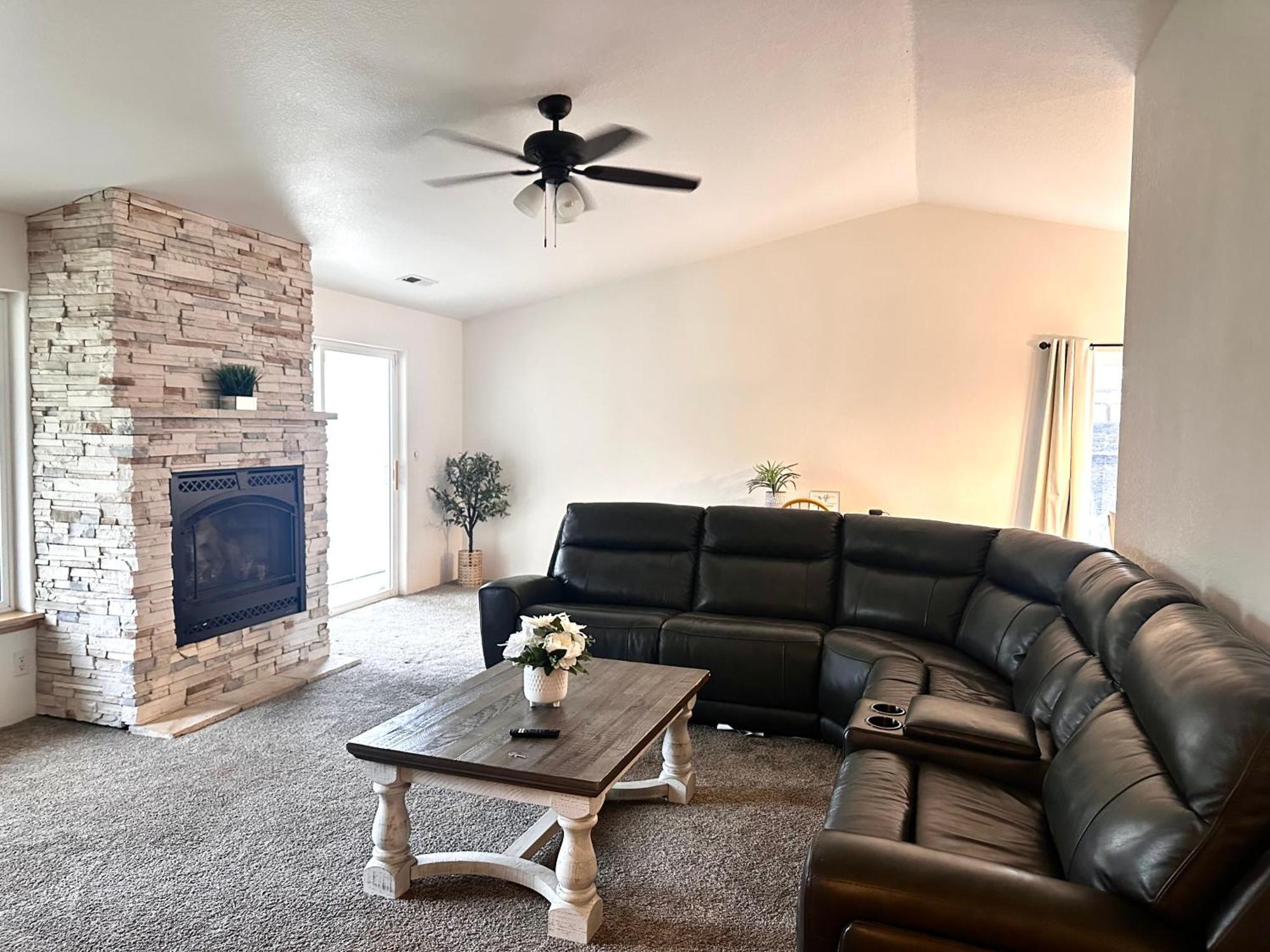 Hot Tub! King Bed-Firepitt-Near Airport& Freeway Villa Medford Luaran gambar