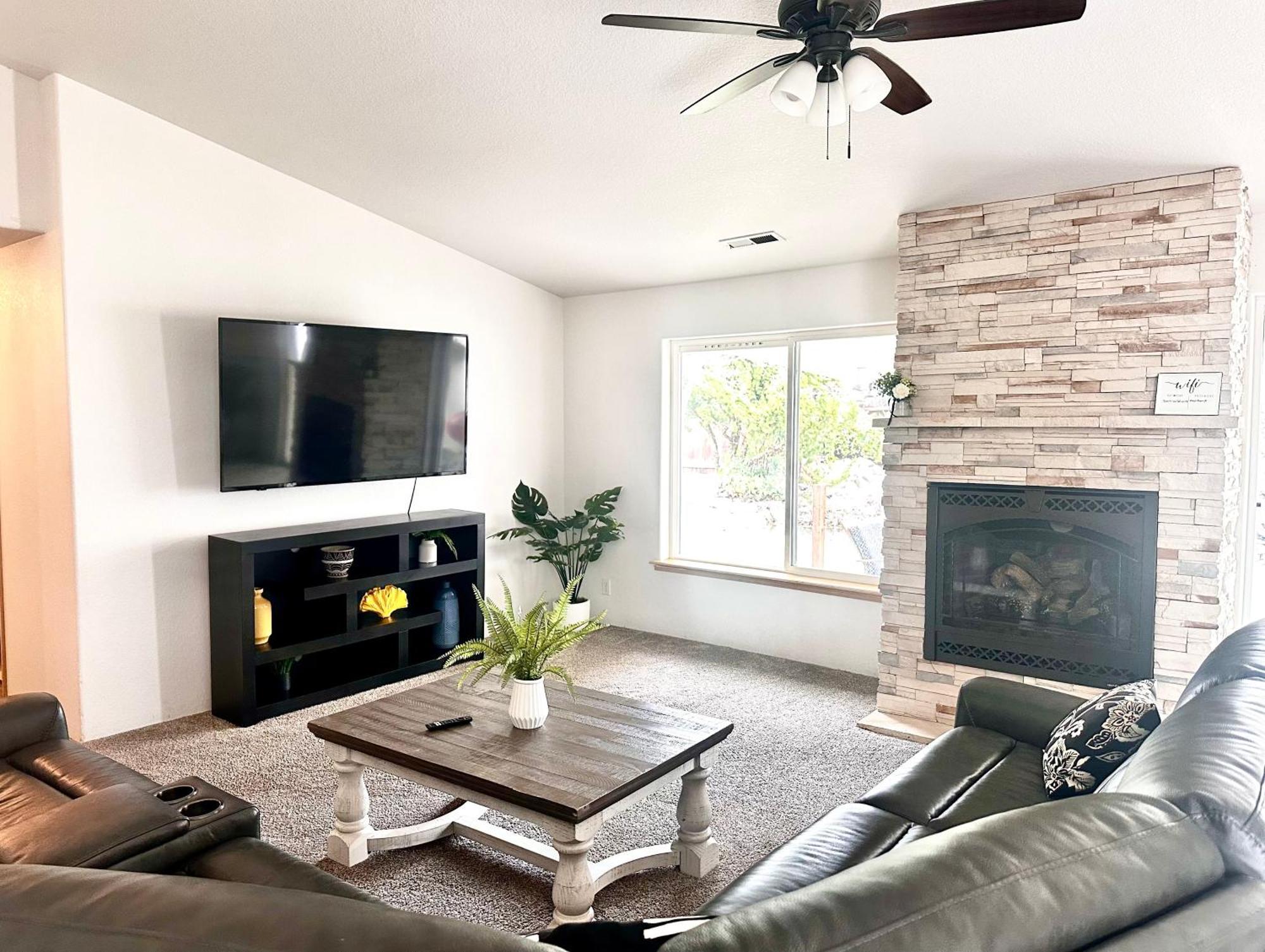 Hot Tub! King Bed-Firepitt-Near Airport& Freeway Villa Medford Luaran gambar